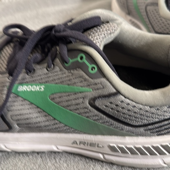 Brooks sneakers Gray and Green Athletic Shoes Brooks Ariel 20 women’s 11 wide - Picture 7 of 14